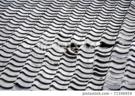 Japanese roof tiles, misaligned roof tiles, causes of rain leaks 71398959