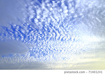 Cirrocumulus (scale cloud) 71401241