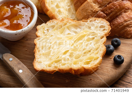 Halved croissant texture 71401949