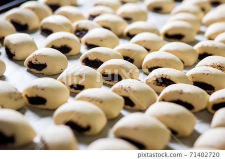 Production of sweet buns at the factory. Production of sweet buns at the factory. 71402720