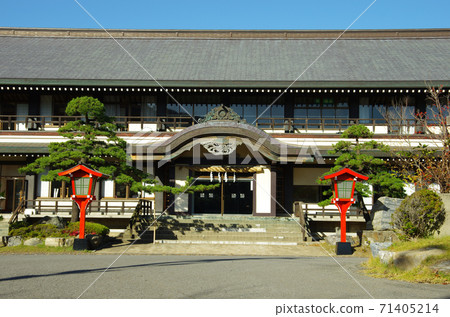 The main hall of Takayama Inari Shrine The main hall of Takayama Inari Shrine 71405214
