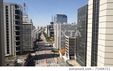 Avenida Paulista (Paulista avenue), Sao Paulo city, Brazil. 71406721