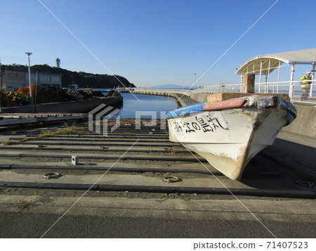 從漁船正面看的漁港風光 71407523