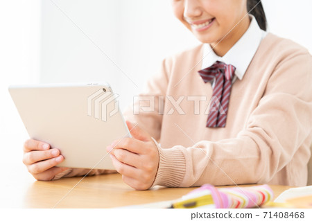 初中生，高中生，婦女學習，參加考試，學習 71408468