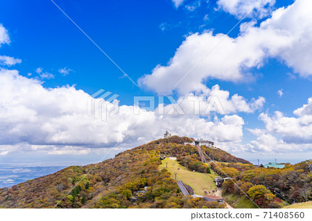 Mt. Gozaisho and lift of autumn leaves in Komono Town, Mie Prefecture Mt. Gozaisho and lift of autumn leaves in Komono Town, Mie Prefecture 71408560