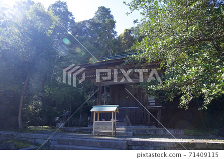 The main shrine of Tsukiyomi Shrine in Nishikyo-ku, Kyoto The main shrine of Tsukiyomi Shrine in Nishikyo-ku, Kyoto 71409115