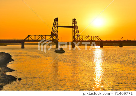 大川市築後川商會大橋的夜景 大川市築後川商會大橋的夜景 71409771