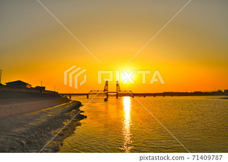 大川市築後川商會大橋的夜景 大川市築後川商會大橋的夜景 71409787
