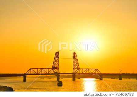 大川市築後川商會大橋的夜景 大川市築後川商會大橋的夜景 71409788