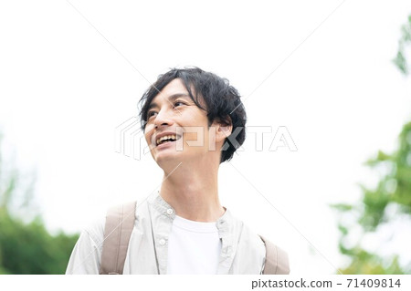 A man walking 71409814
