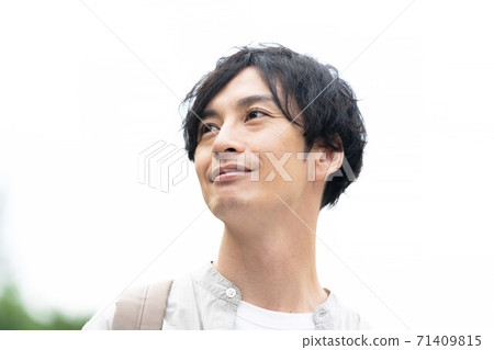 A man walking 71409815
