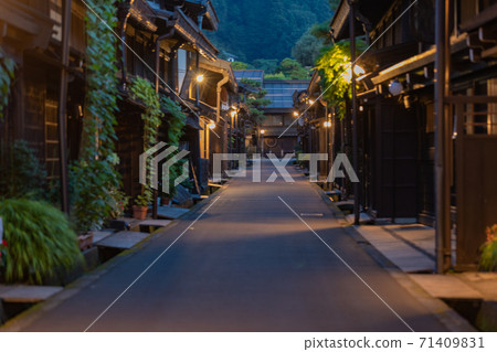 高山市舊町山町通夜景 71409831