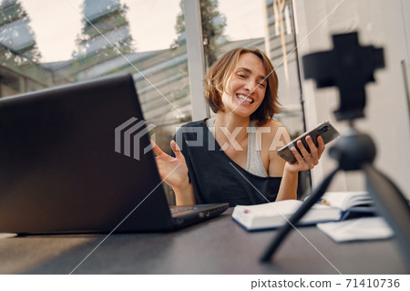 Businesswoman working at home on quarantine 71410736