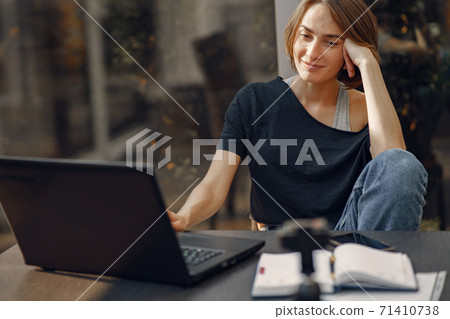 Businesswoman working at home on quarantine 71410738