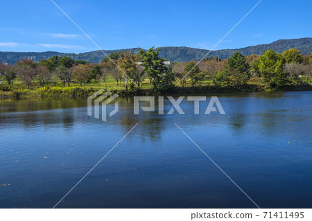 Harimizumi Pond in Nagamine Sports Park in Autumn, Iiyama City, Nagano Prefecture 71411495