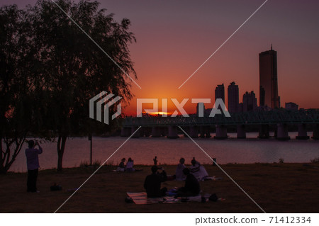 Sunset view from Nodeul Island 71412334