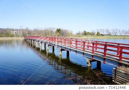 湖上的紅橋 71412446