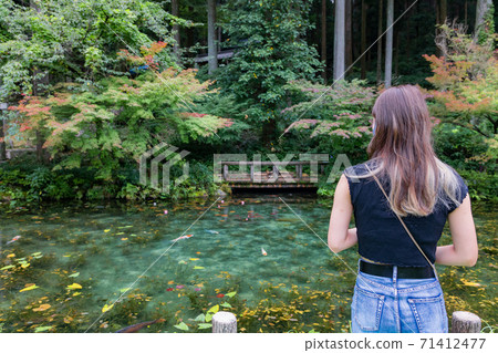 Nameless pond Monet's pond A woman sightseeing 71412477