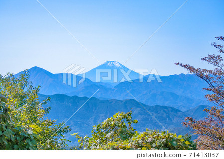 Mount Takao summit Mount Fuji viewed from the observation deck in late October Mount Takao summit Mount Fuji viewed from the observation deck in late October 71413037