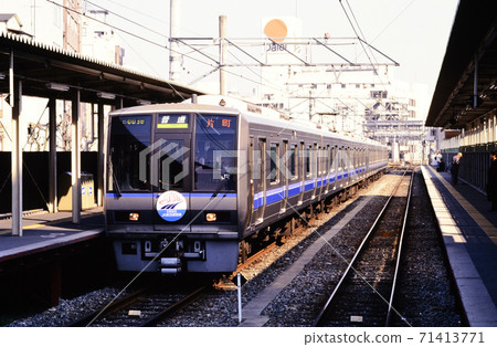 1997 207系列普通6輛汽車到達終點站片町站 71413771