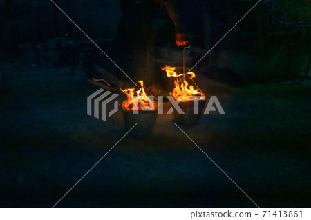 Hand adjust burning charcoal for cooking with flame and fire spark on dark background Hand adjust burning charcoal for cooking with flame and fire spark on dark background 71413861