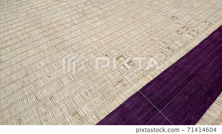 Tatami that has been badly damaged after the appropriate time for replacement Tatami that has been badly damaged after the appropriate time for replacement 71414604