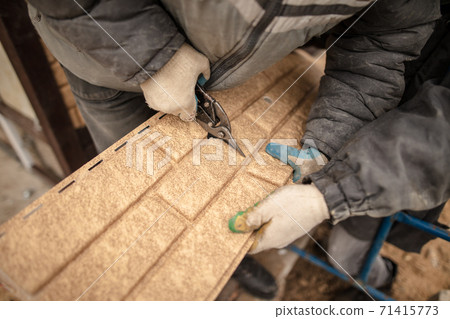 Installation of plastic siding under the brick Installation of plastic siding under the brick 71415773