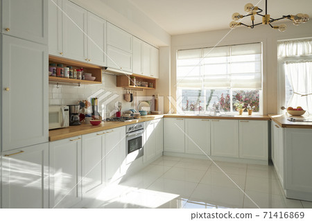 White kitchen White kitchen 71416869