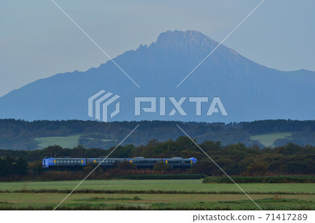 利ish富士和清晨特快列車 利ish富士和清晨特快列車 71417289
