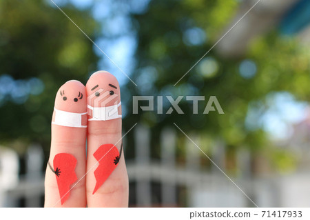 Fingers art of couple in medical mask from COVID-2019. Concept of couple holding broken heart. 71417933
