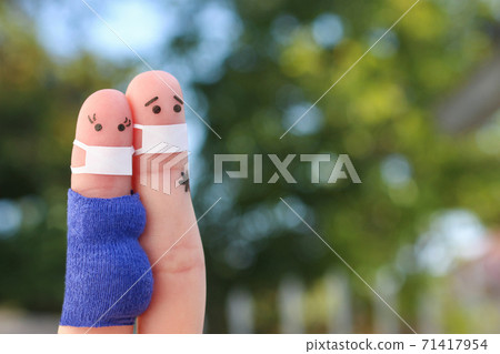 Fingers art of couple in medical mask from COVID-2019. Woman is pregnant. 71417954