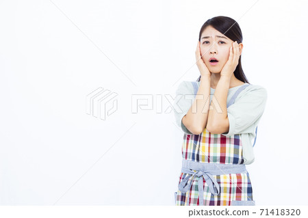 30s female white background portrait 30s female white background portrait 71418320