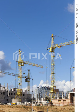 construction of a new building 71418392