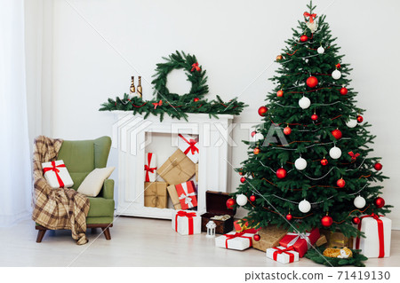 New Year's Eve Christmas Tree With Garland Gifts 71419130