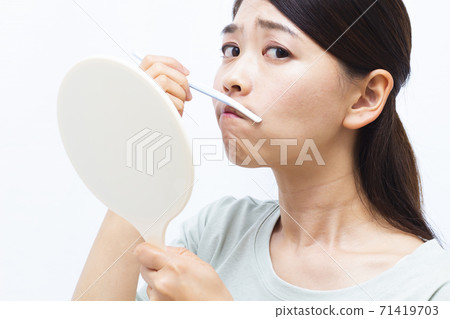 Women in their 30s Care for unwanted hair Women in their 30s Care for unwanted hair 71419703