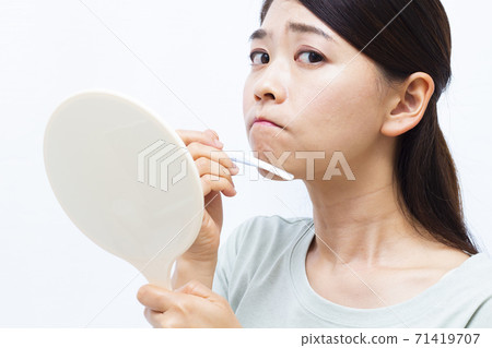 30多歲的女性護理廢發 71419707