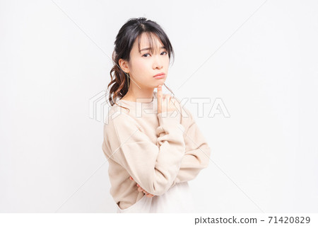 Young woman having trouble 71420829