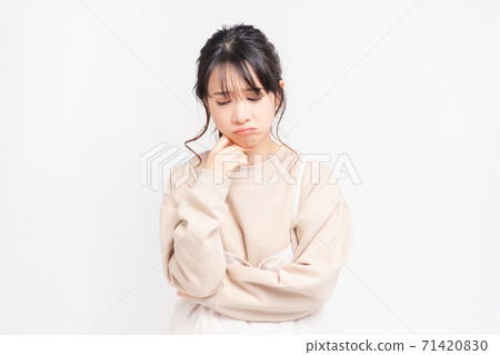 Young woman having trouble 71420830