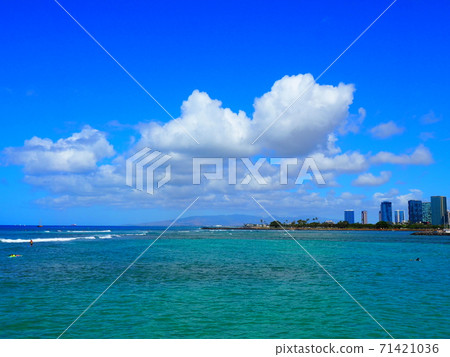 從夏威夷的檀香山海岸看到的海洋和天空 71421036