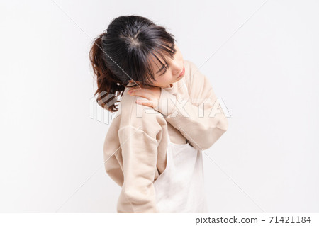 把她的手放的少婦在肩膀上 把她的手放的少婦在肩膀上 71421184