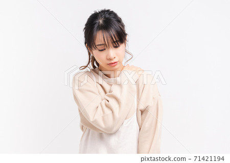 把她的手放的少婦在肩膀上 把她的手放的少婦在肩膀上 71421194