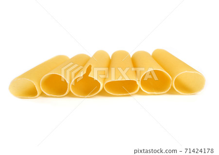 Cannelloni pasta 71424178