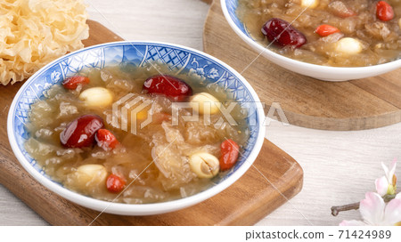 白木耳 銀耳 蓮子 紅棗 枸杞 湯 甜湯 snow fungus soup トレメラスープ 71424989