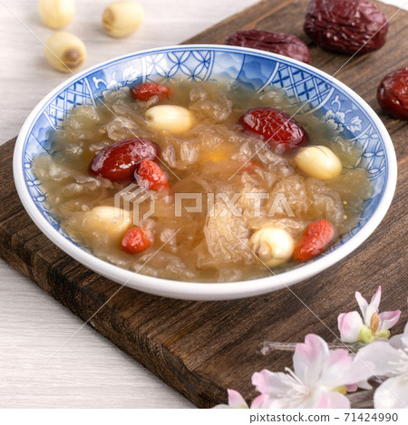 白木耳 銀耳 蓮子 紅棗 枸杞 湯 甜湯 snow fungus soup トレメラスープ 白木耳 銀耳 蓮子 紅棗 枸杞 湯 甜湯 snow fungus soup トレメラスープ 71424990