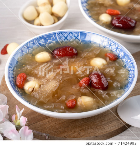 白木耳 銀耳 蓮子 紅棗 枸杞 湯 甜湯 snow fungus soup トレメラスープ 71424992