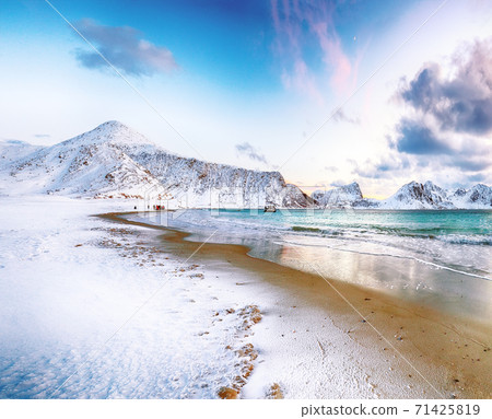 Fabulous winter scenery with Haukland beach during sunset and snowy  mountain peaks near Leknes. 71425819