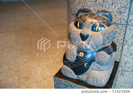 一隻貓與薩米森的石像 71425889