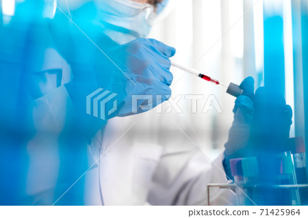 Professional doctors perform find virus tests from samples of blood tests to diagnose coronary virus infections analysis and sampling of infectious Professional doctors perform find virus tests from samples of blood tests to diagnose coronary virus infections analysis and sampling of infectious 71425964