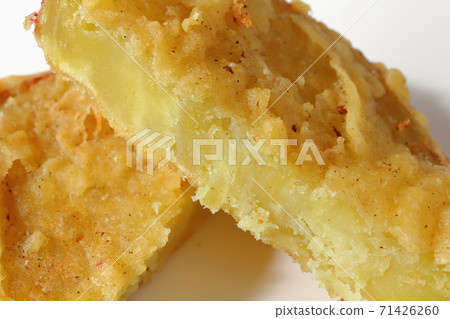 Tempura of sweet potatoes 71426260