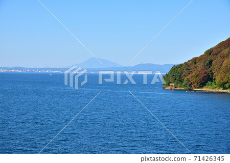 淺草溫泉沿岸風光,淺草溫泉湯島的象徵,岩城山遠景,青森市 淺草溫泉沿岸風光,淺草溫泉湯島的象徵,岩城山遠景,青森市 71426345